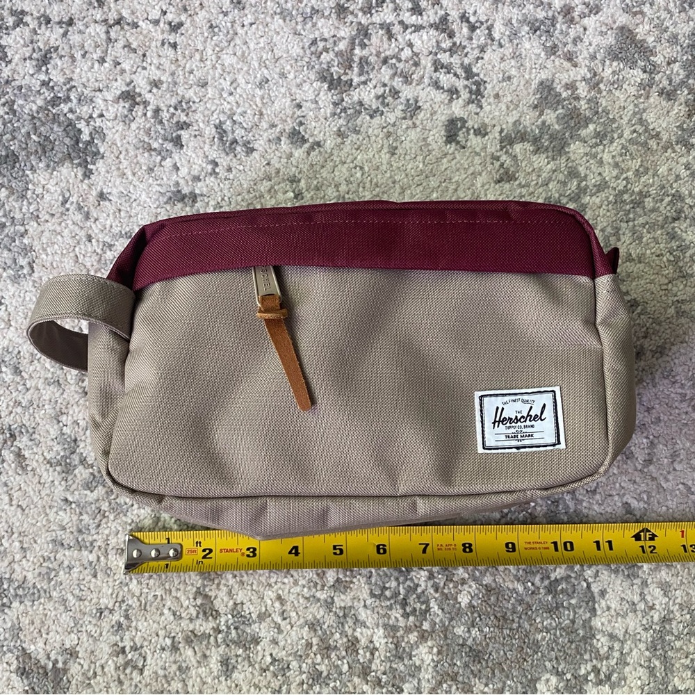 Herschel Chapter Travel Kit - Picture 2 of 9